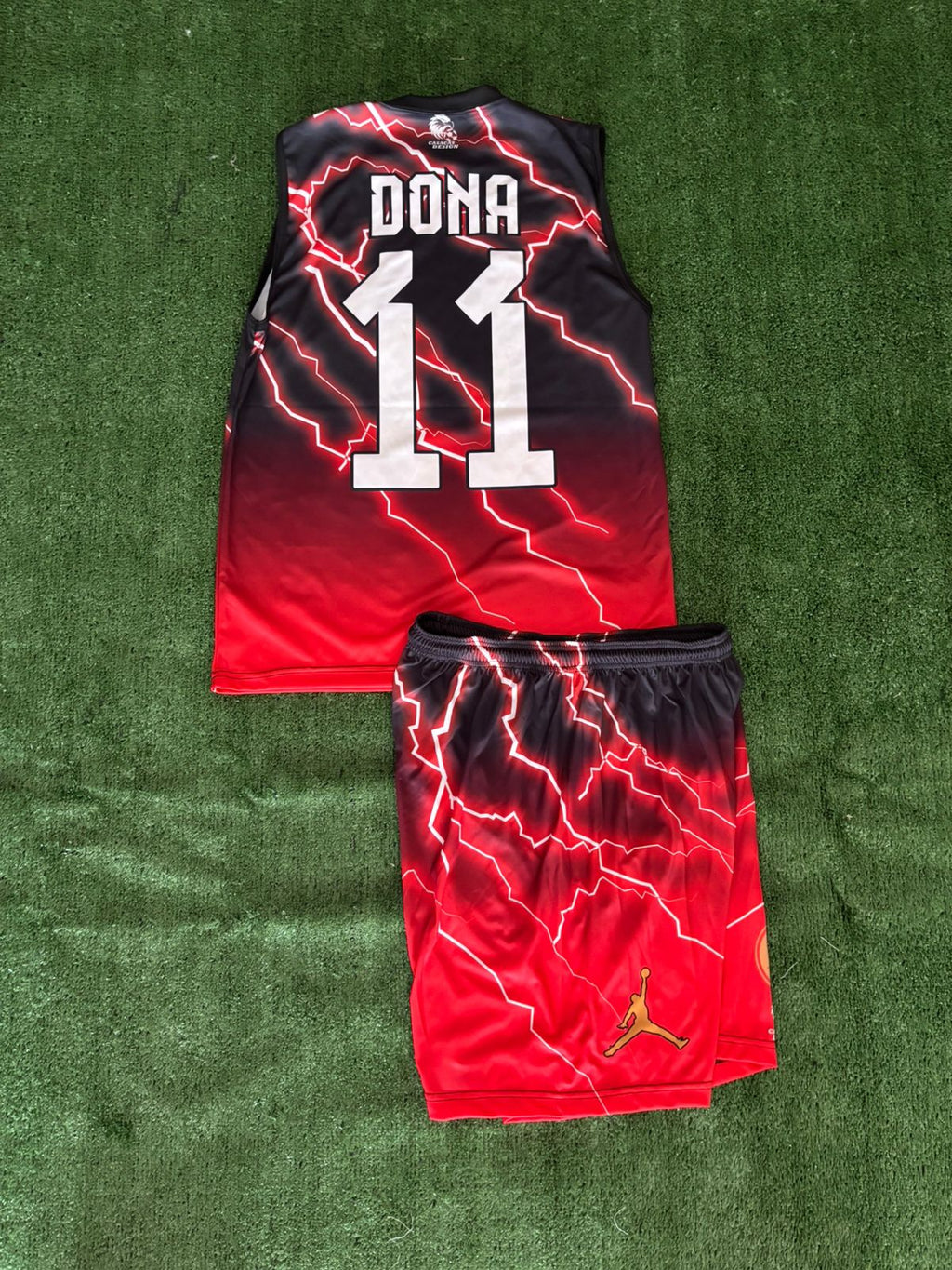 Conjuto musculosa rayos rojos