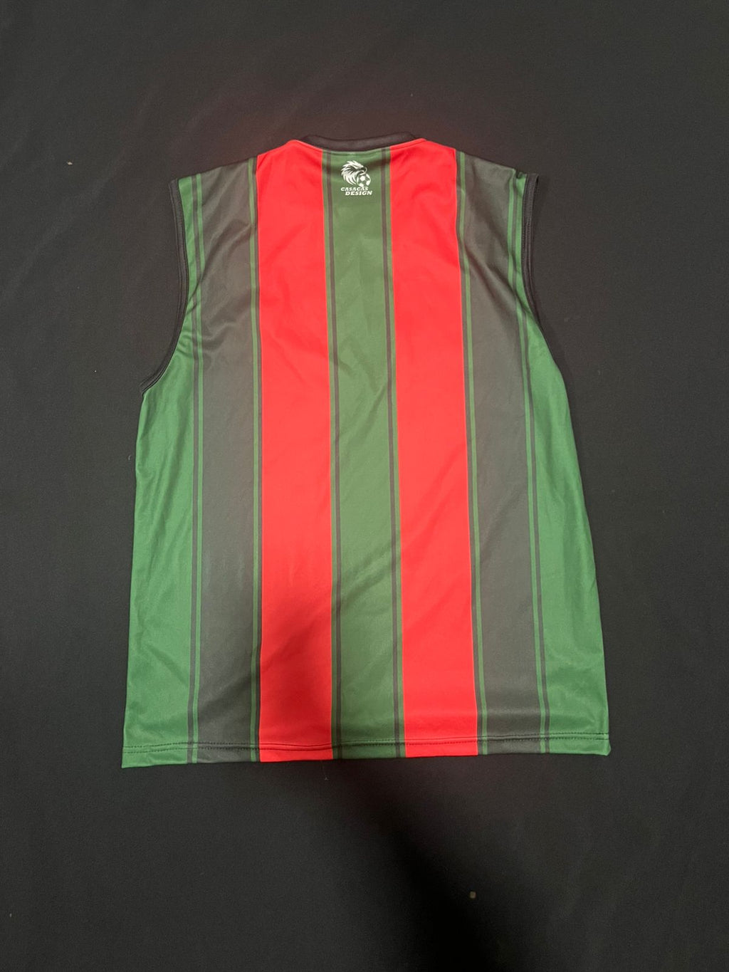 Musculosa verde y roja