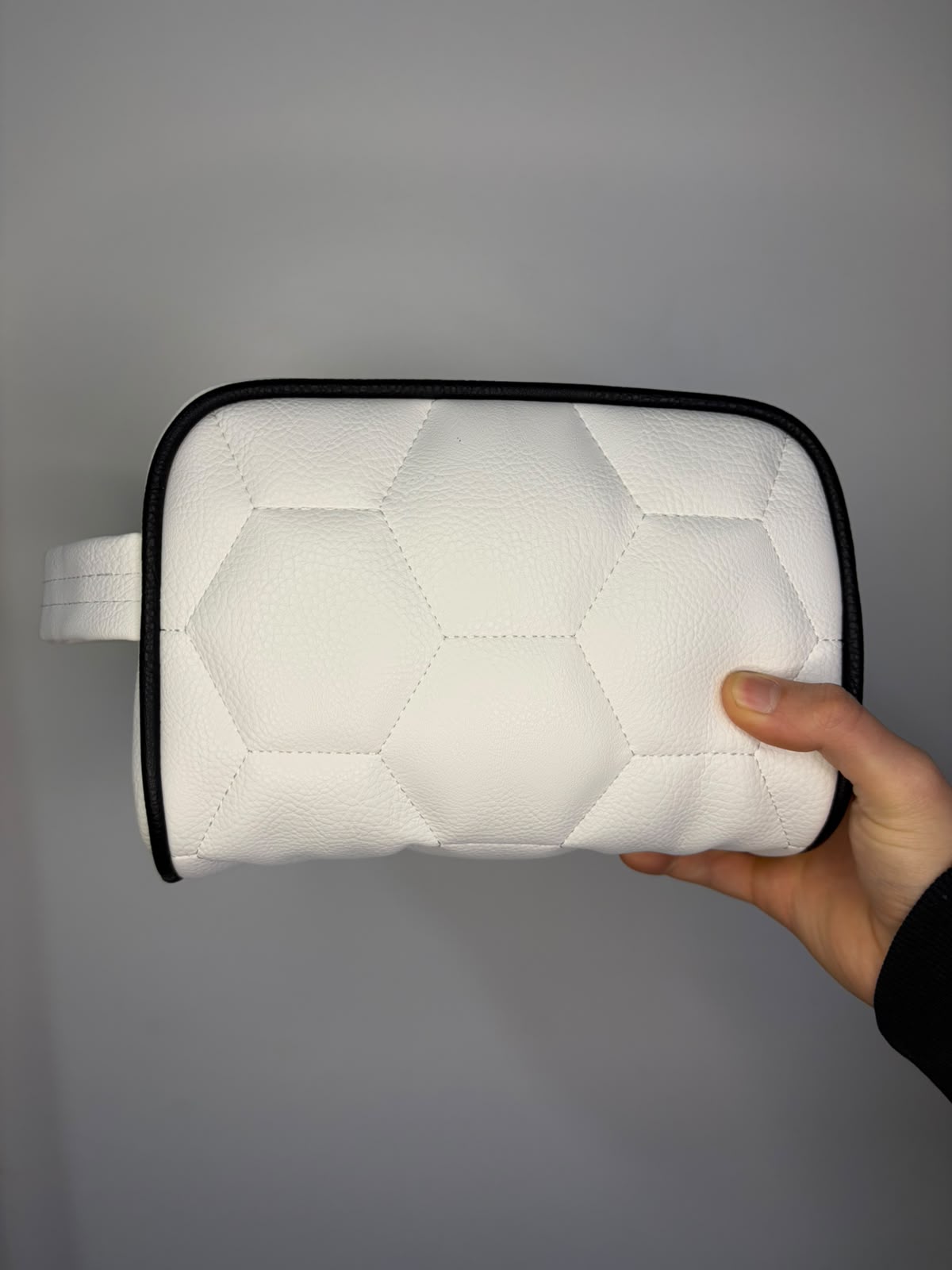 Neceser pelota blanco y negro